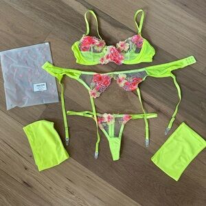 Women’s Kaei & Shi lingerie set. Small. NWT